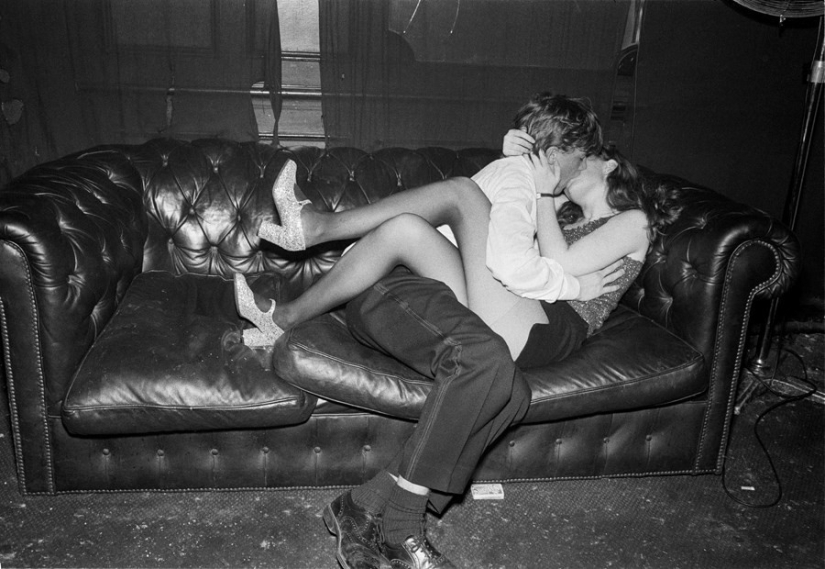 "Agony and ecstasy": a hormonal-charged photos of young lovers from the 90s "Agony and ecstasy": a hormonal-charged photos of young lovers from the 90s