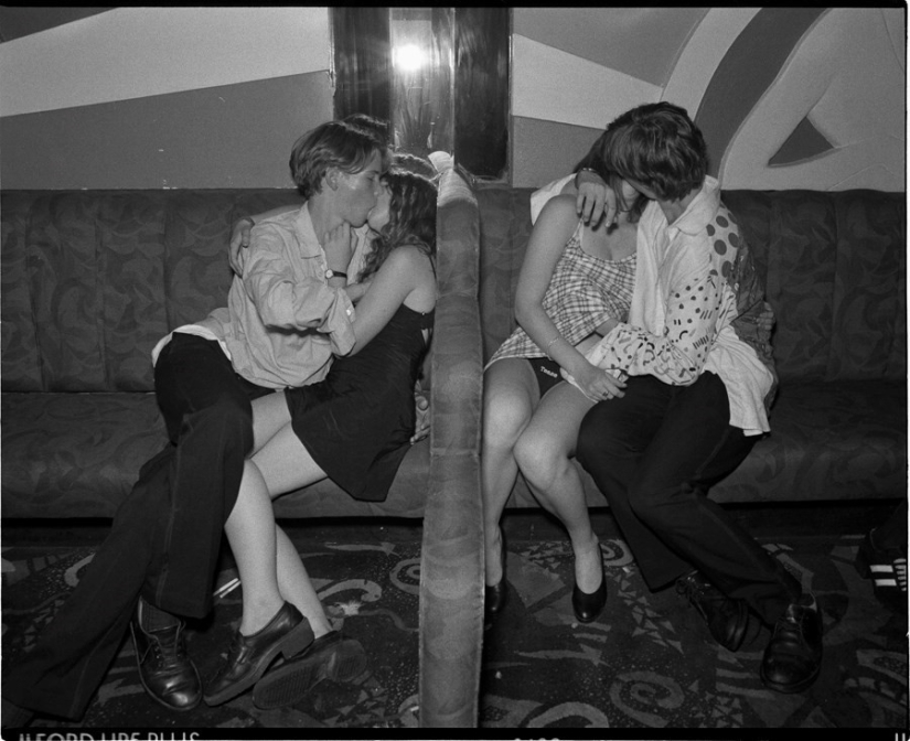 "Agony and ecstasy": a hormonal-charged photos of young lovers from the 90s "Agony and ecstasy": a hormonal-charged photos of young lovers from the 90s