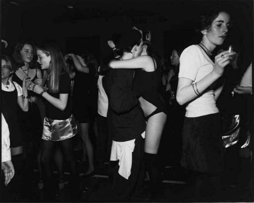 "Agony and ecstasy": a hormonal-charged photos of young lovers from the 90s "Agony and ecstasy": a hormonal-charged photos of young lovers from the 90s