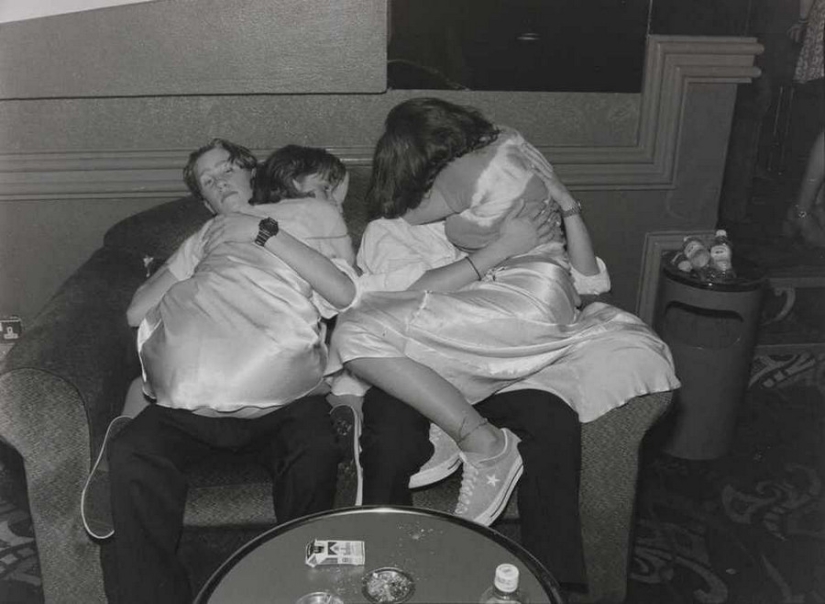 "Agony and ecstasy": a hormonal-charged photos of young lovers from the 90s "Agony and ecstasy": a hormonal-charged photos of young lovers from the 90s