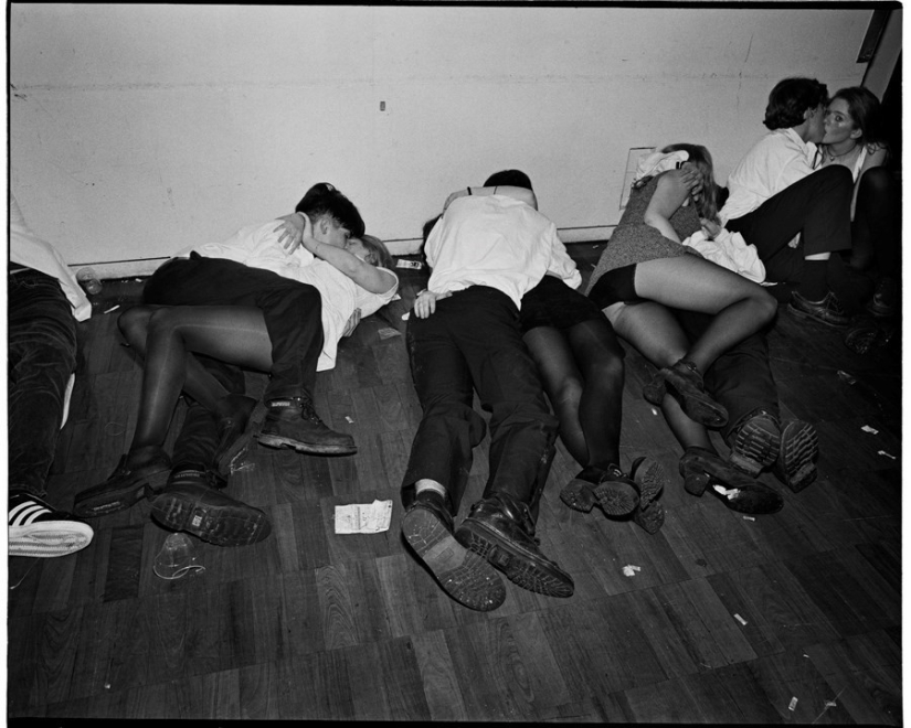 "Agony and ecstasy": a hormonal-charged photos of young lovers from the 90s "Agony and ecstasy": a hormonal-charged photos of young lovers from the 90s