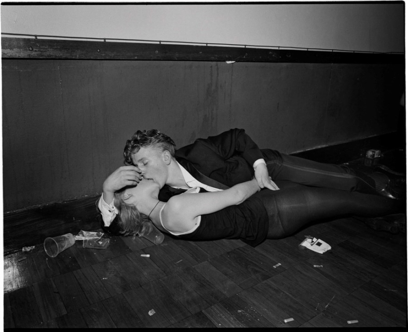 "Agony and ecstasy": a hormonal-charged photos of young lovers from the 90s "Agony and ecstasy": a hormonal-charged photos of young lovers from the 90s