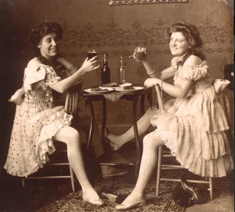 Alcoholism and treatment with mercury: how women lived in the Russian public houses of the XIX century Alcoholism and treatment with mercury: how women lived in the Russian public houses of the XIX century