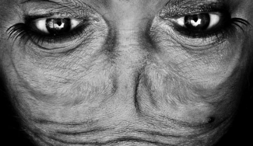 Aliens Among Us: Una cara invertida que se asemeja a un Aliens Among Us: Una cara invertida que se asemeja a un