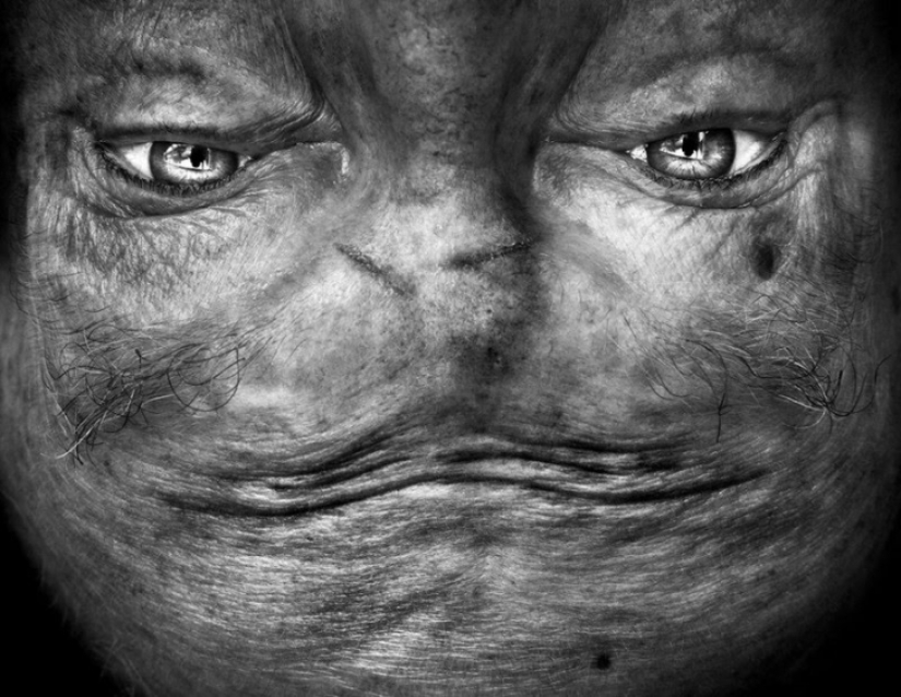 Aliens Among Us: Una cara invertida que se asemeja a un Aliens Among Us: Una cara invertida que se asemeja a un
