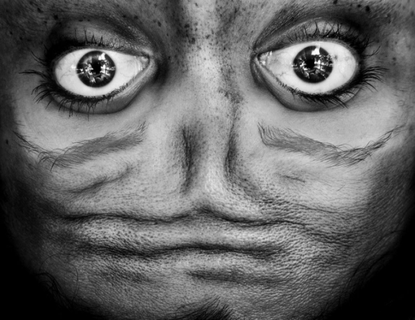 Aliens Among Us: Una cara invertida que se asemeja a un Aliens Among Us: Una cara invertida que se asemeja a un