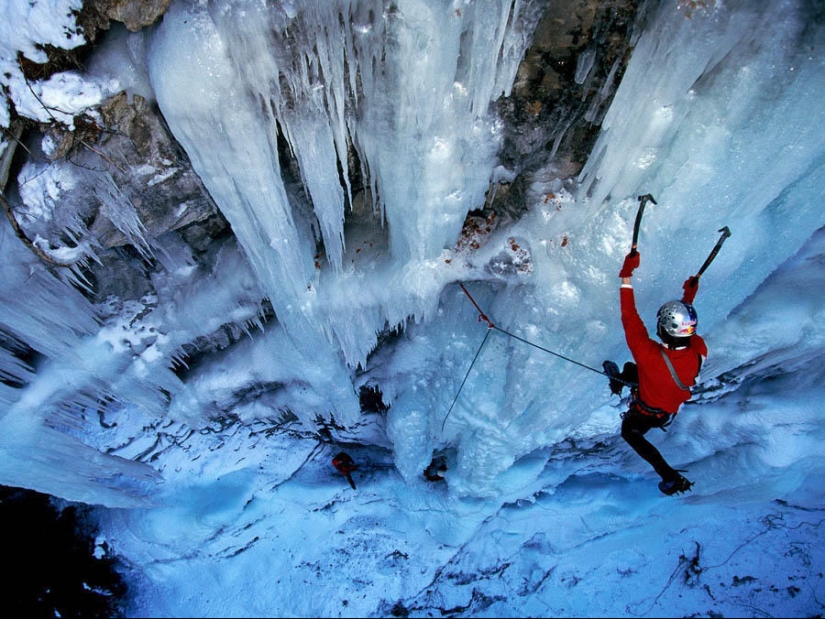 Amazing frozen waterfalls around the world