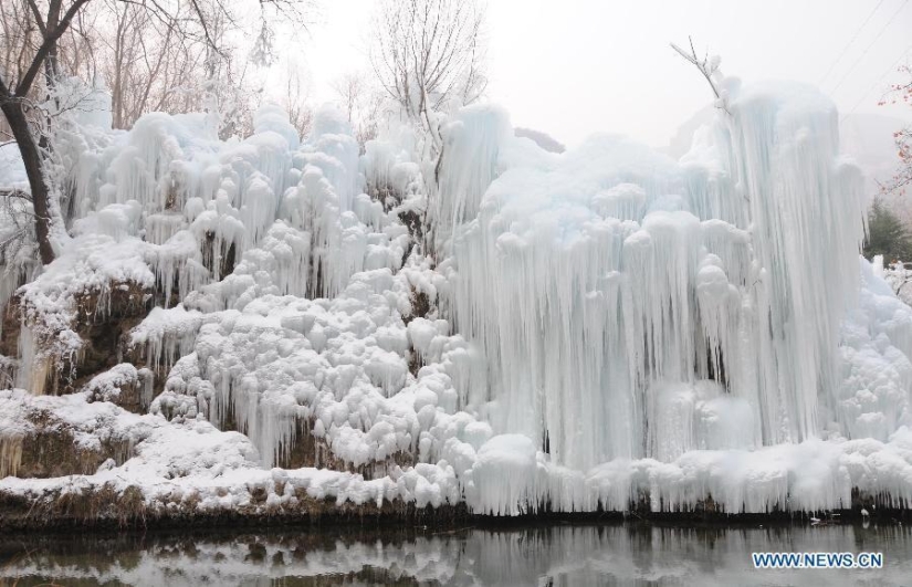 Amazing frozen waterfalls around the world