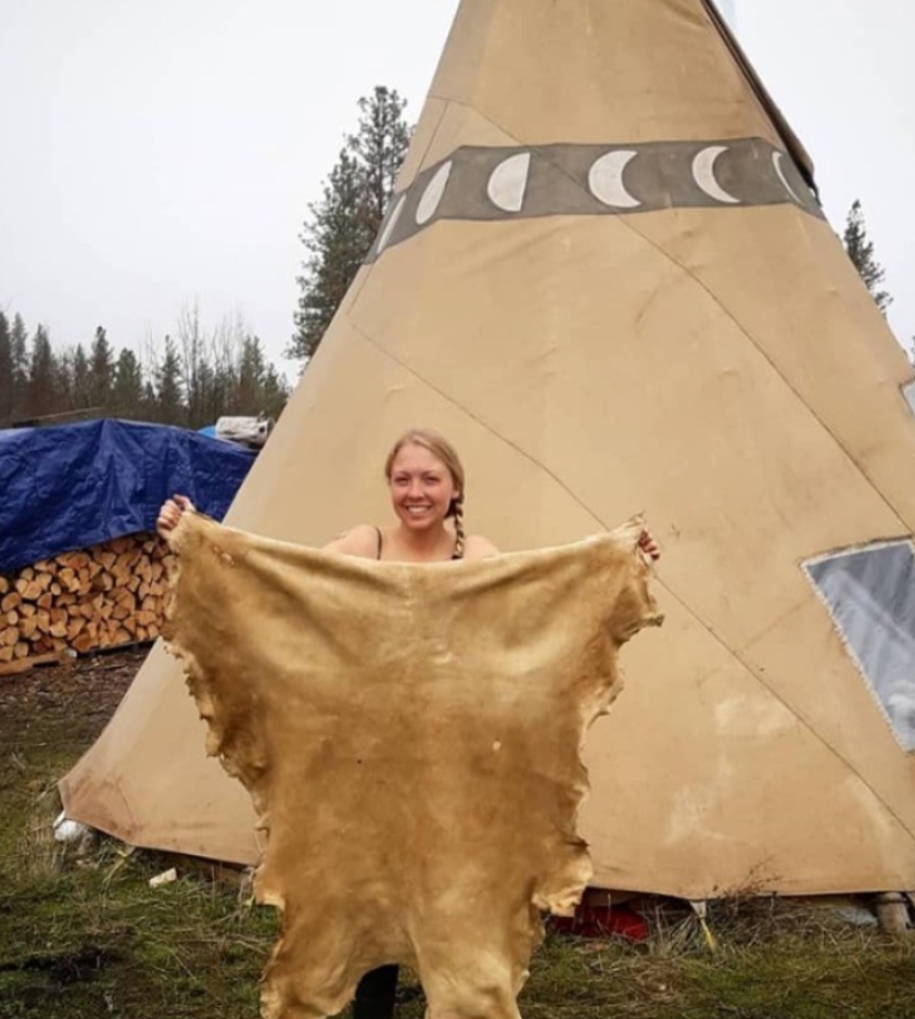 An American woman lives in a tent and eats animals that have been hit by cars. An American woman lives in a tent and eats animals that have been hit by cars.