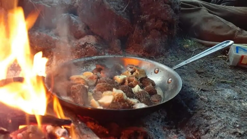 An American woman lives in a tent and eats animals that have been hit by cars. An American woman lives in a tent and eats animals that have been hit by cars.