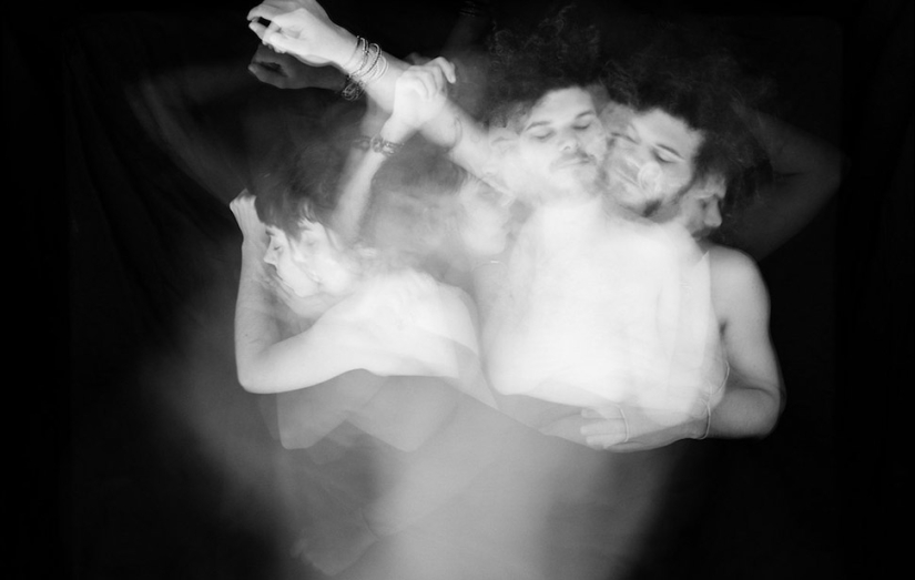 An intimate photo project about how we move when we sleep together An intimate photo project about how we move when we sleep together