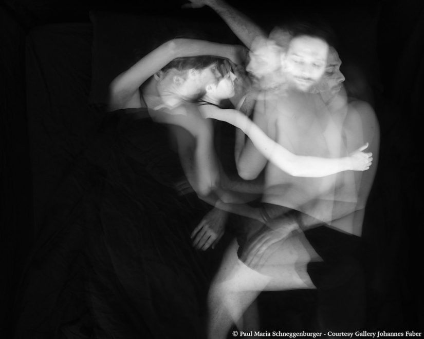 An intimate photo project about how we move when we sleep together An intimate photo project about how we move when we sleep together
