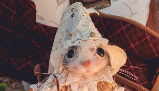 Artist Creates Adorable Felted Wool Mice Dressed In Whimsical Outfits Artist Creates Adorable Felted Wool Mice Dressed In Whimsical Outfits