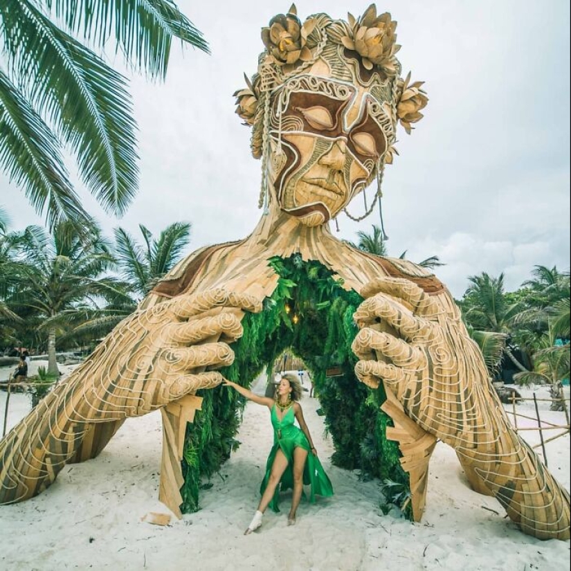Artist Creates Giant Sculptures That Might Make You Feel Like You’re Stepping Into Another World Artist Creates Giant Sculptures That Might Make You Feel Like You’re Stepping Into Another World