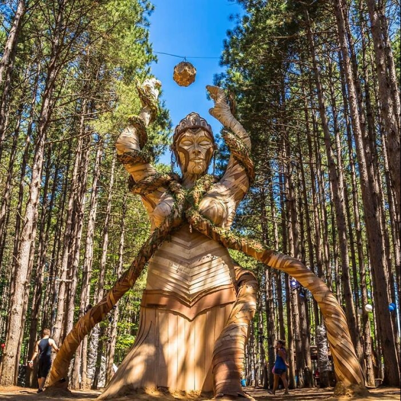 Artist Creates Giant Sculptures That Might Make You Feel Like You’re Stepping Into Another World Artist Creates Giant Sculptures That Might Make You Feel Like You’re Stepping Into Another World
