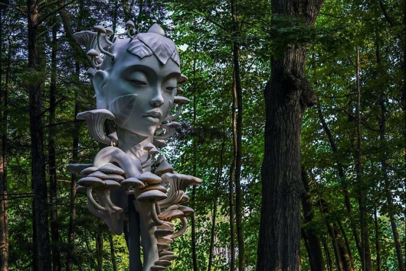 Artist Creates Giant Sculptures That Might Make You Feel Like You’re Stepping Into Another World Artist Creates Giant Sculptures That Might Make You Feel Like You’re Stepping Into Another World