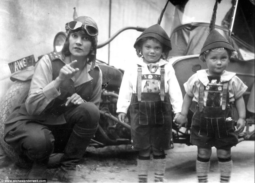 As a 16-year-old girl in the early XX century circled the globe by car