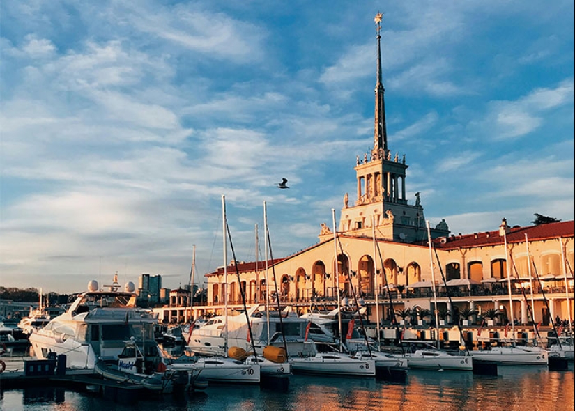 “Awful, Awful Place”: 28 Tourists Share Cities They Will Never Visit Again