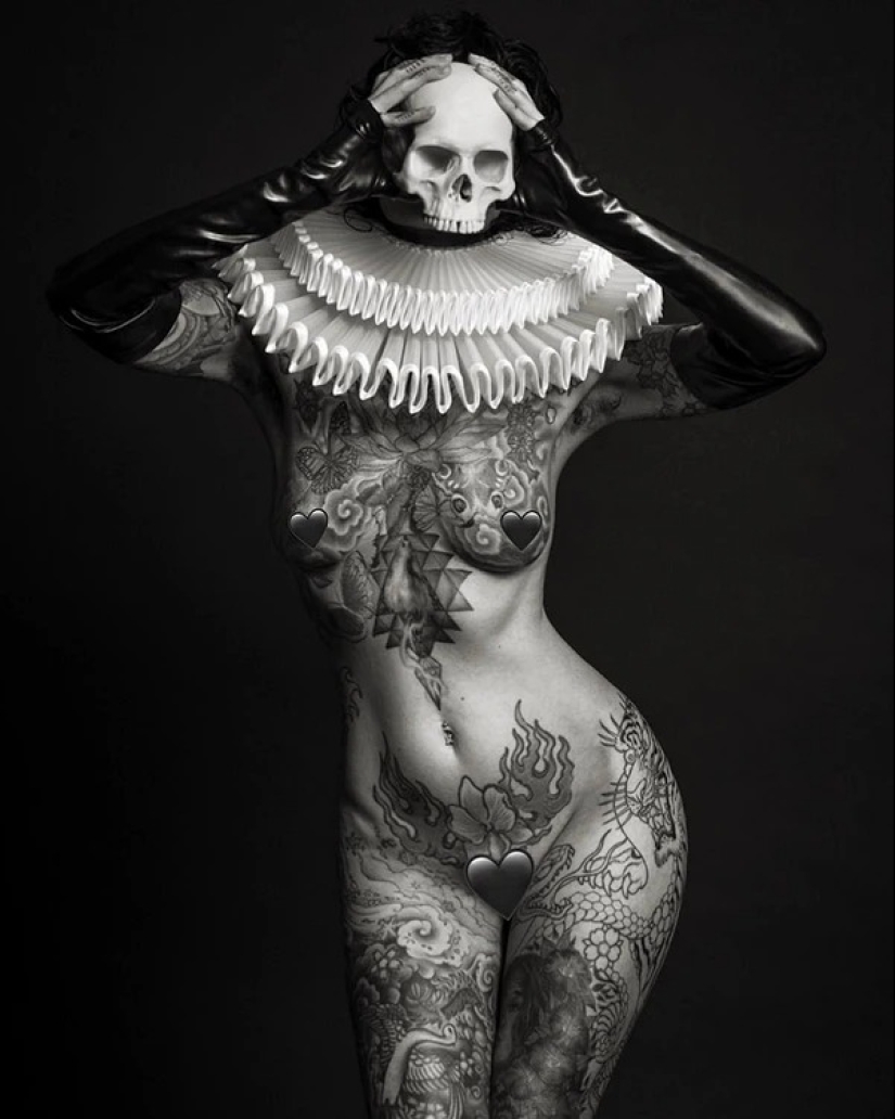 Beautiful girls and their tattoos: 32 black-and-white photos imbued with charming aesthetics Beautiful girls and their tattoos: 32 black-and-white photos imbued with charming aesthetics