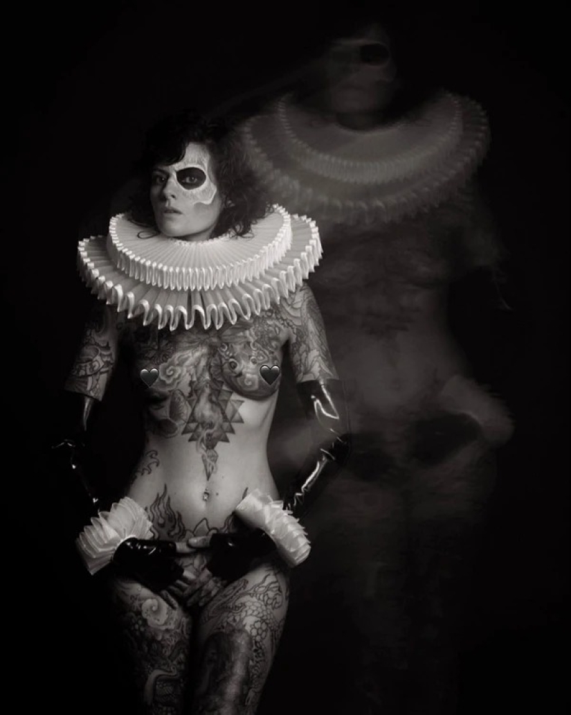 Beautiful girls and their tattoos: 32 black-and-white photos imbued with charming aesthetics Beautiful girls and their tattoos: 32 black-and-white photos imbued with charming aesthetics