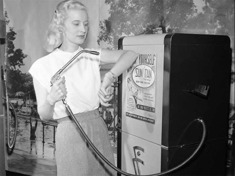 Beauty requires sacrifice and here are 30 vintage photos that prove it Beauty requires sacrifice and here are 30 vintage photos that prove it