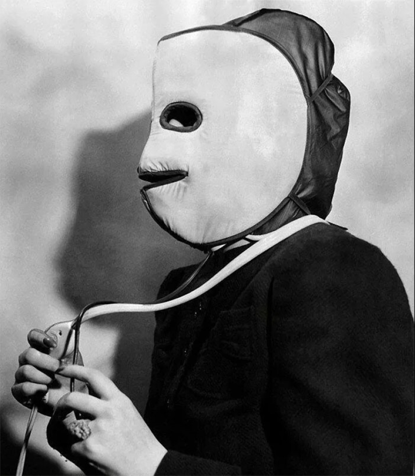 Beauty requires sacrifice and here are 30 vintage photos that prove it Beauty requires sacrifice and here are 30 vintage photos that prove it