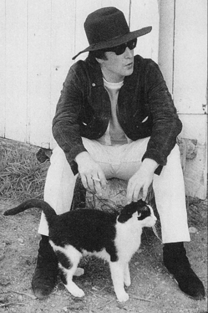Behind every great man there is a cat Behind every great man there is a cat