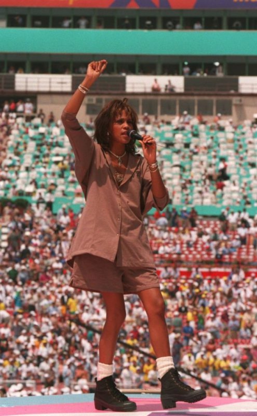Belleza con una voz mágica: fotos raras de un joven Whitney Houston a partir de la década de 1980 años