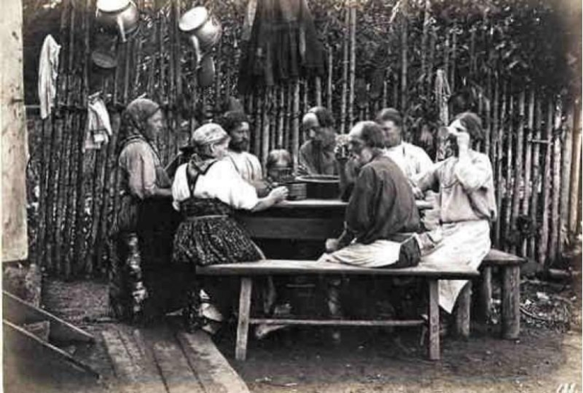 "Bread and water are our food": what and how they ate in Russian villages at the end of the XIX century