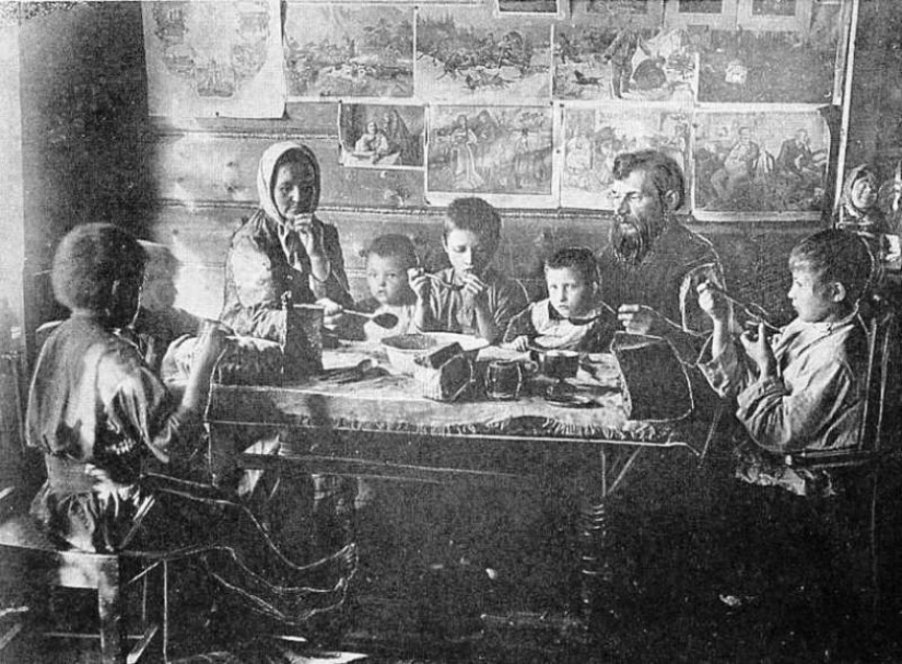 "Bread and water are our food": what and how they ate in Russian villages at the end of the XIX century