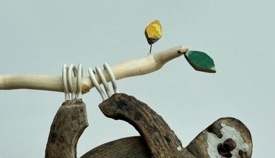 Captivating Driftwood Sculptures Of Animals By Kirsty Elson Captivating Driftwood Sculptures Of Animals By Kirsty Elson