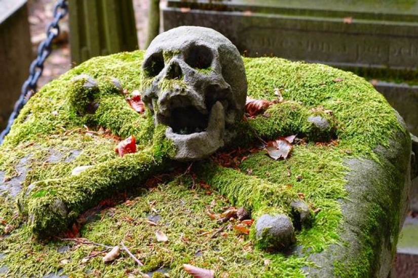 Cemetery stories, or Why are graves dug 2 meters deep? Cemetery stories, or Why are graves dug 2 meters deep?