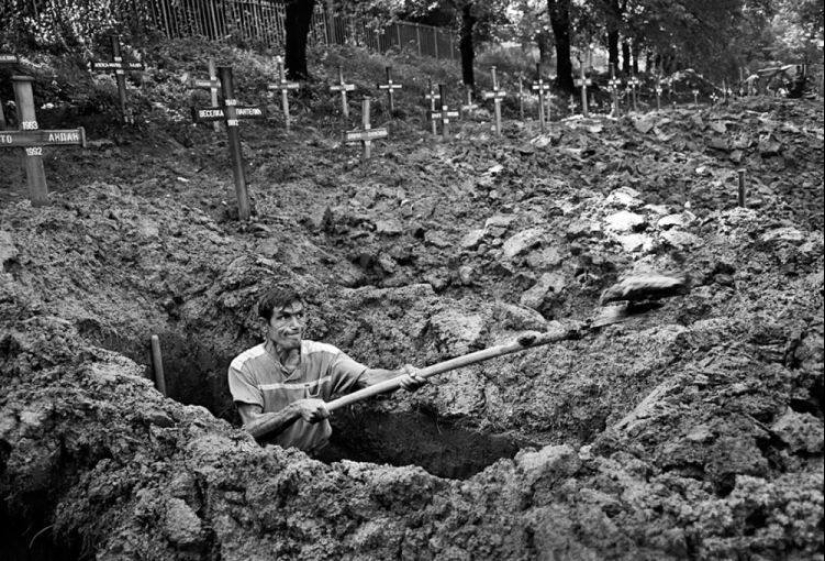 Cemetery stories, or Why are graves dug 2 meters deep? Cemetery stories, or Why are graves dug 2 meters deep?