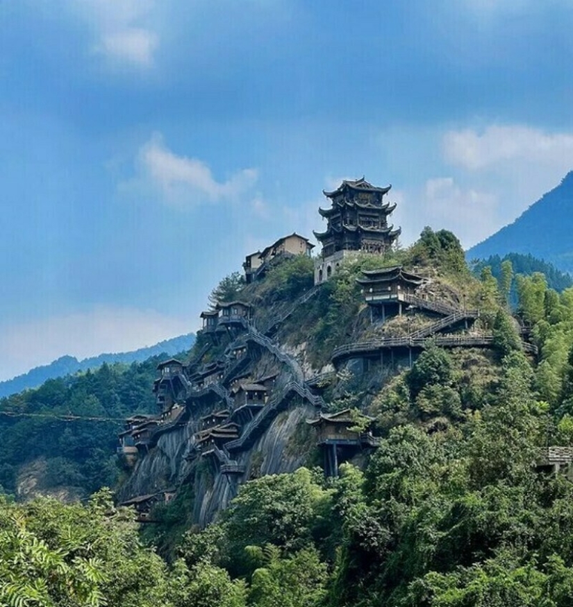 ¿Cómo surgió la aldea china “vertical” de Wangxian y quiénes viven en ella?