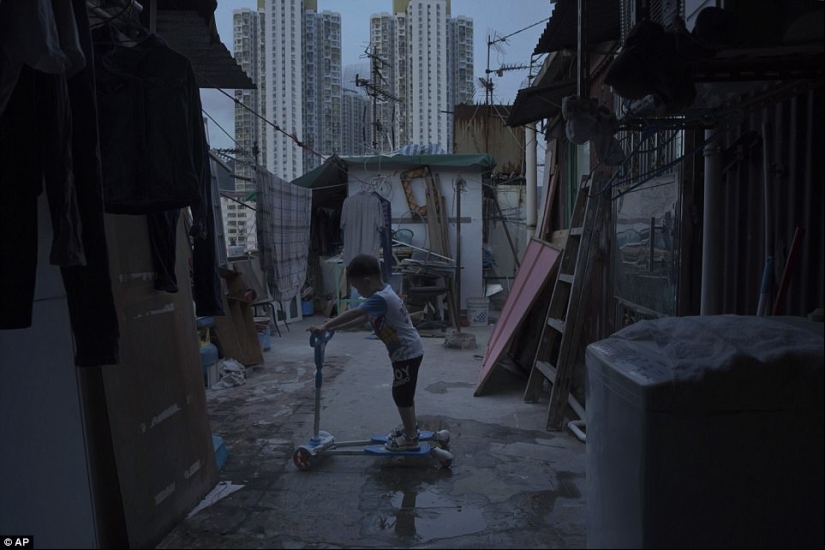 Cómo vive la gente en Hong Kong coffin apartments