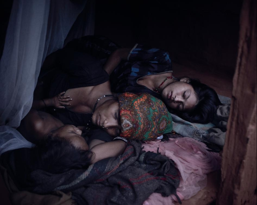 Culpables por género: A dónde envían a las niñas durante la menstruación en Nepal