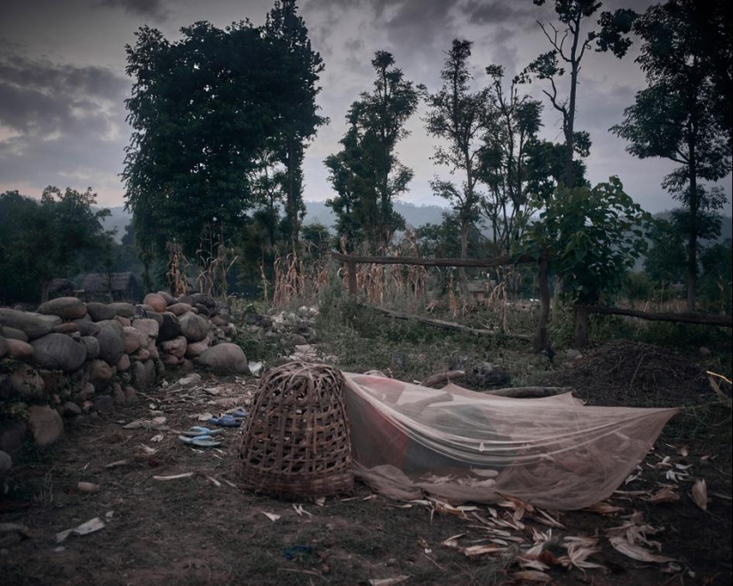 Culpables por género: A dónde envían a las niñas durante la menstruación en Nepal