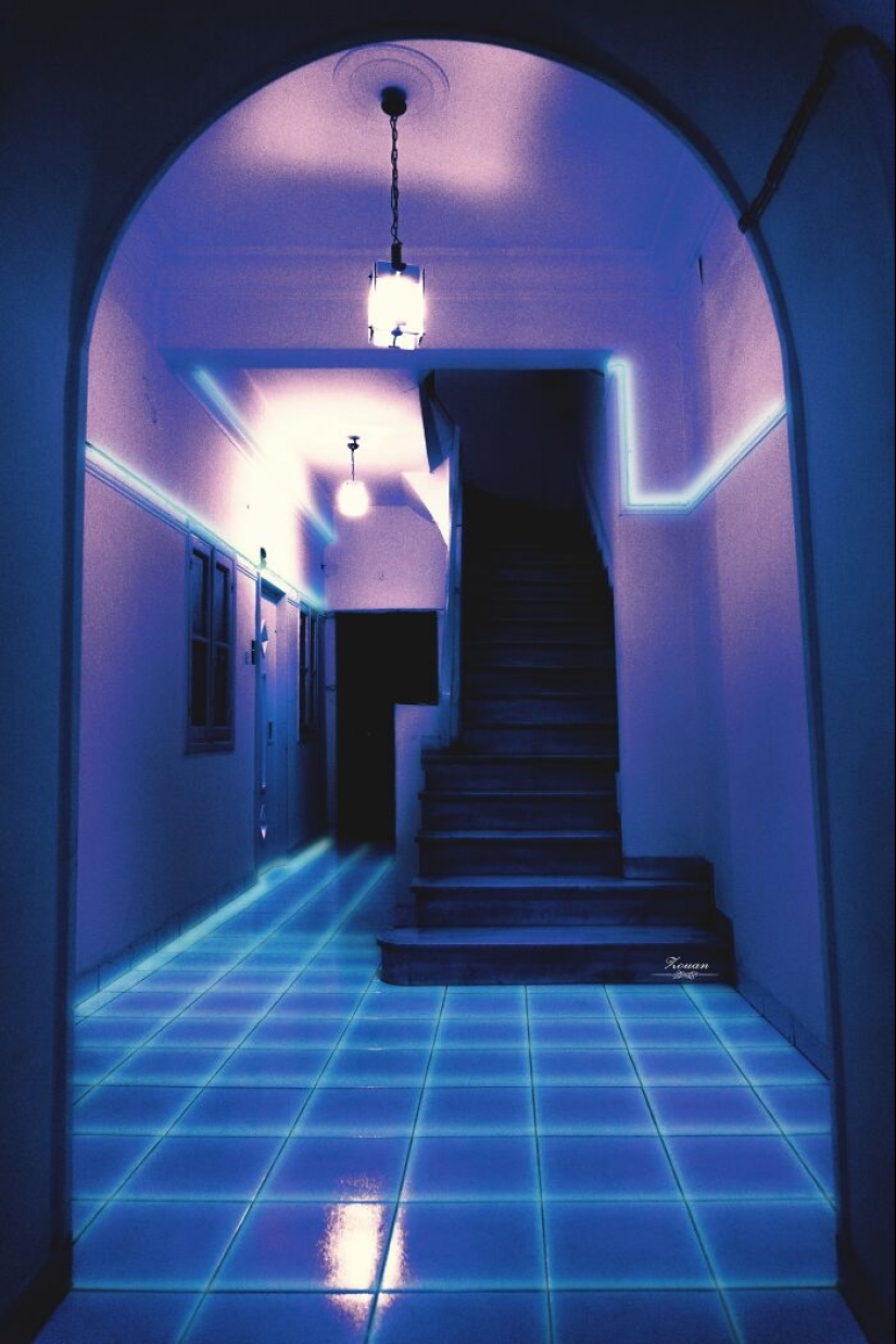 Cyberpunk Atenas 2124: Fotografía callejera nocturna por Zouan Kourtis