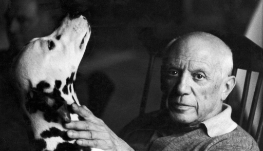 Detrás de cada gran hombre hay un gato Detrás de cada gran hombre hay un gato