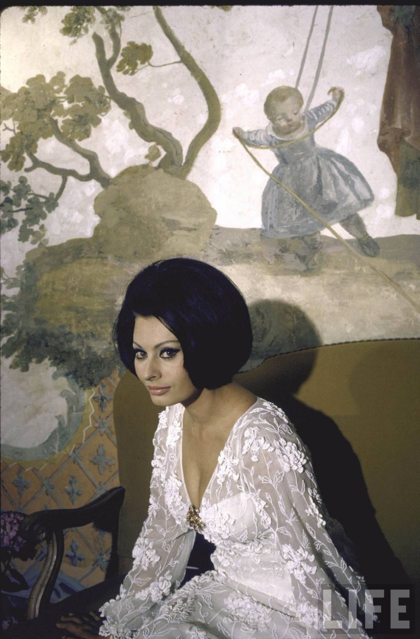 Dolce vita: unknown photos of a young Sophia Loren in a luxury villa
