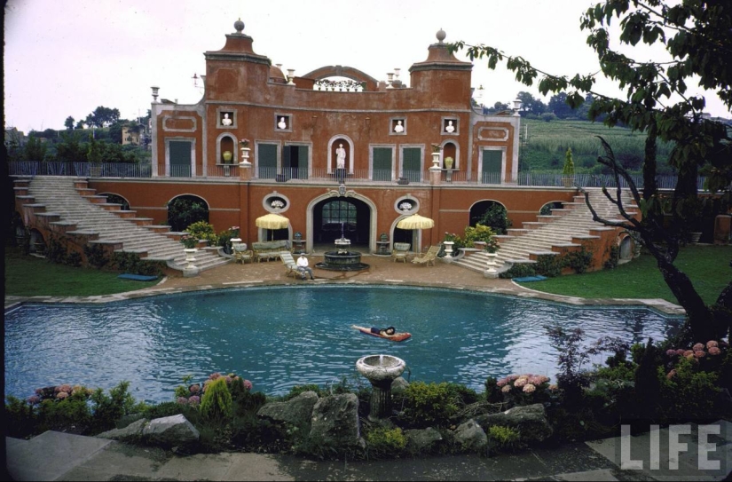 Dolce vita: unknown photos of a young Sophia Loren in a luxury villa