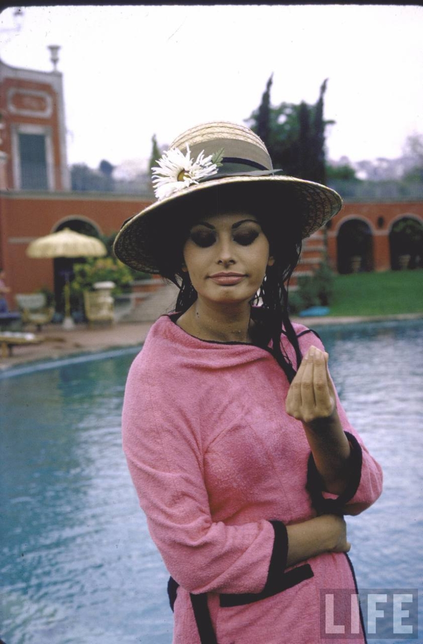 Dolce vita: unknown photos of a young Sophia Loren in a luxury villa