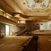 Echoes Of Forgotten Theaters: 10 Pictures That I Took Of Abandoned Spaces Echoes Of Forgotten Theaters: 10 Pictures That I Took Of Abandoned Spaces