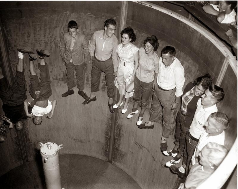 El alucinante "Rotor" es una atracción giratoria de los años 50 para los más desesperados El alucinante "Rotor" es una atracción giratoria de los años 50 para los más desesperados