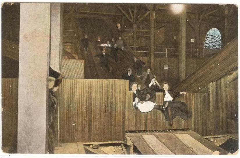 El alucinante "Rotor" es una atracción giratoria de los años 50 para los más desesperados El alucinante "Rotor" es una atracción giratoria de los años 50 para los más desesperados