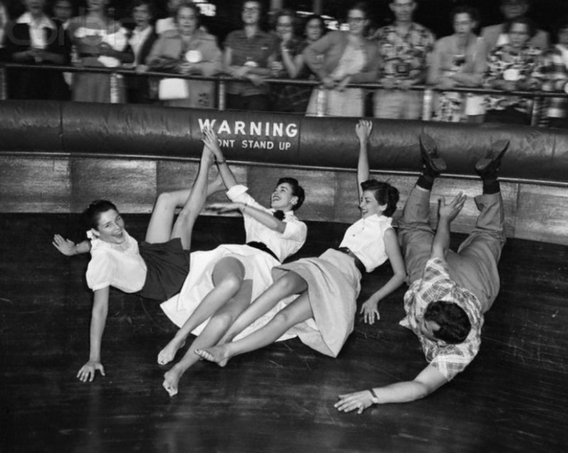 El alucinante "Rotor" es una atracción giratoria de los años 50 para los más desesperados El alucinante "Rotor" es una atracción giratoria de los años 50 para los más desesperados