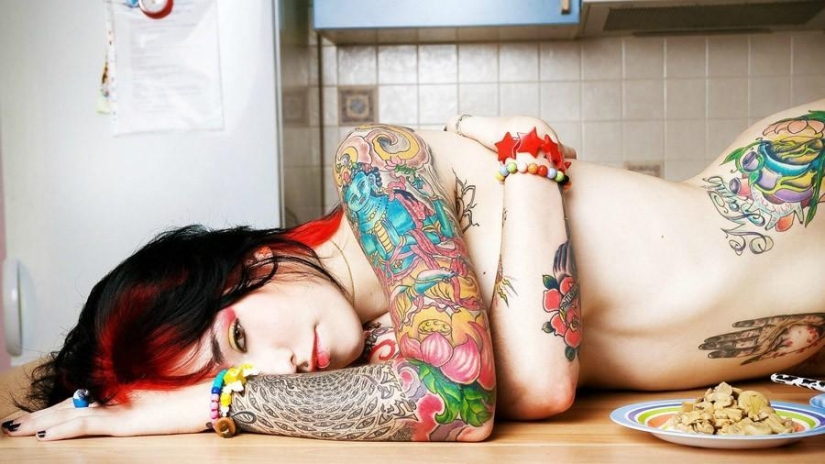 El tatuaje como arte: chicas pintadas de forma impresionante