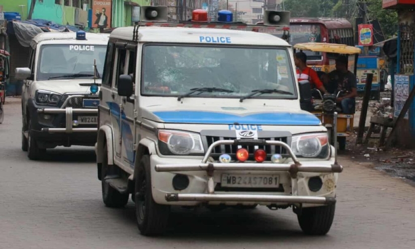 En India, la pandilla abrió su propia estación de policía e hizo negocios allí En India, la pandilla abrió su propia estación de policía e hizo negocios allí