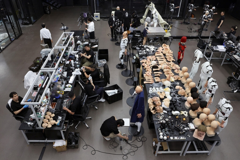 En la planta de Ex-Robots en China se están desarrollando robots humanoides hiperrealistas