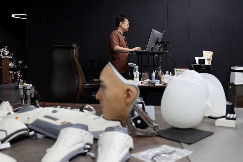 En la planta de Ex-Robots en China se están desarrollando robots humanoides hiperrealistas